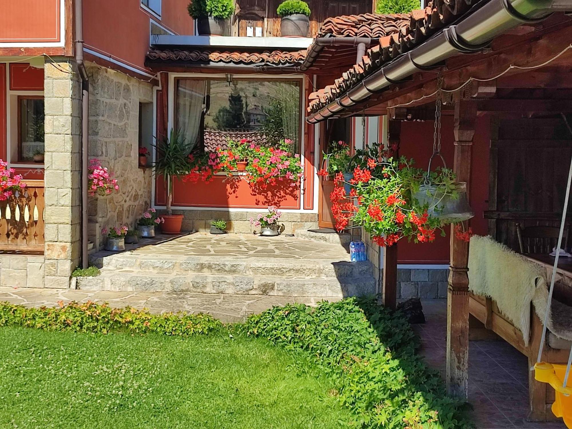 Радкината Къща Hotel Koprivshtitsa Eksteriør billede